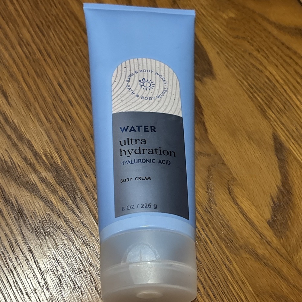New Bath & Body Works Water Ultra Hydration Body Cream Hyaluronic Acid,‎ 8 oz